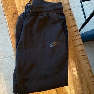 Kids Nike Sportswear Tech Fleece jogger, black